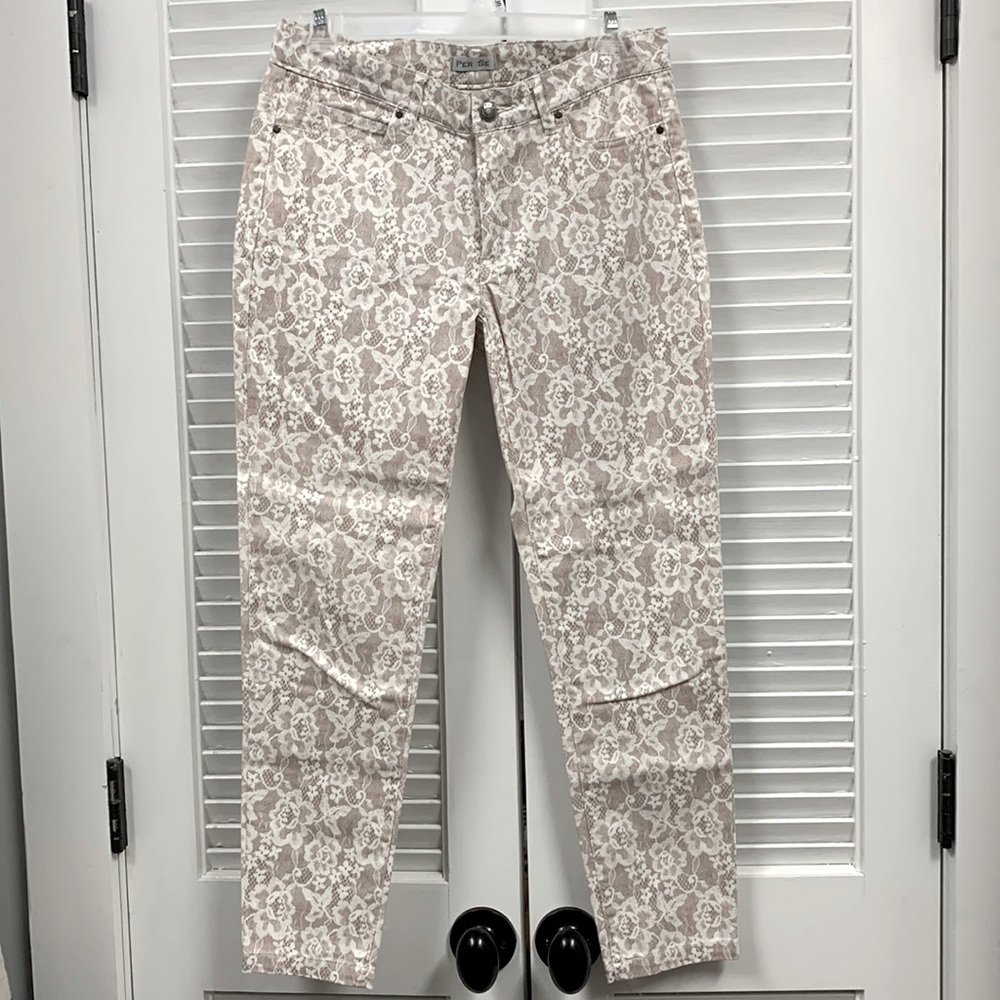 “Lace” cropped pants by Per Se. Cream colored lace and tan background color sz 4